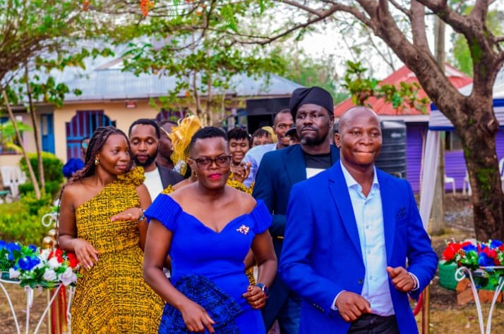 Guests arriving in blue at the ceremony