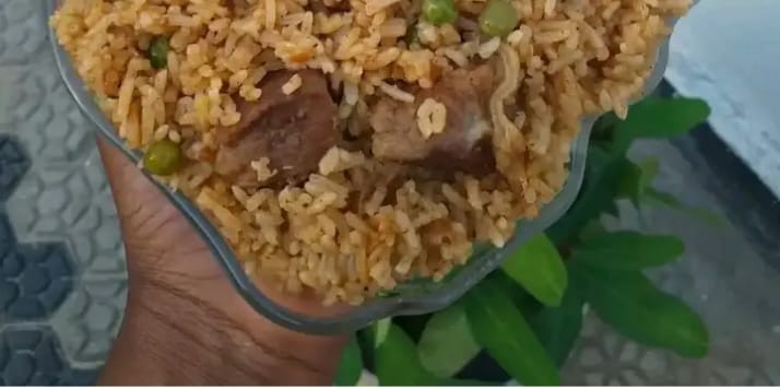 Dowry pilau serving